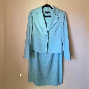 Kasper Dress Suit Size 14/16